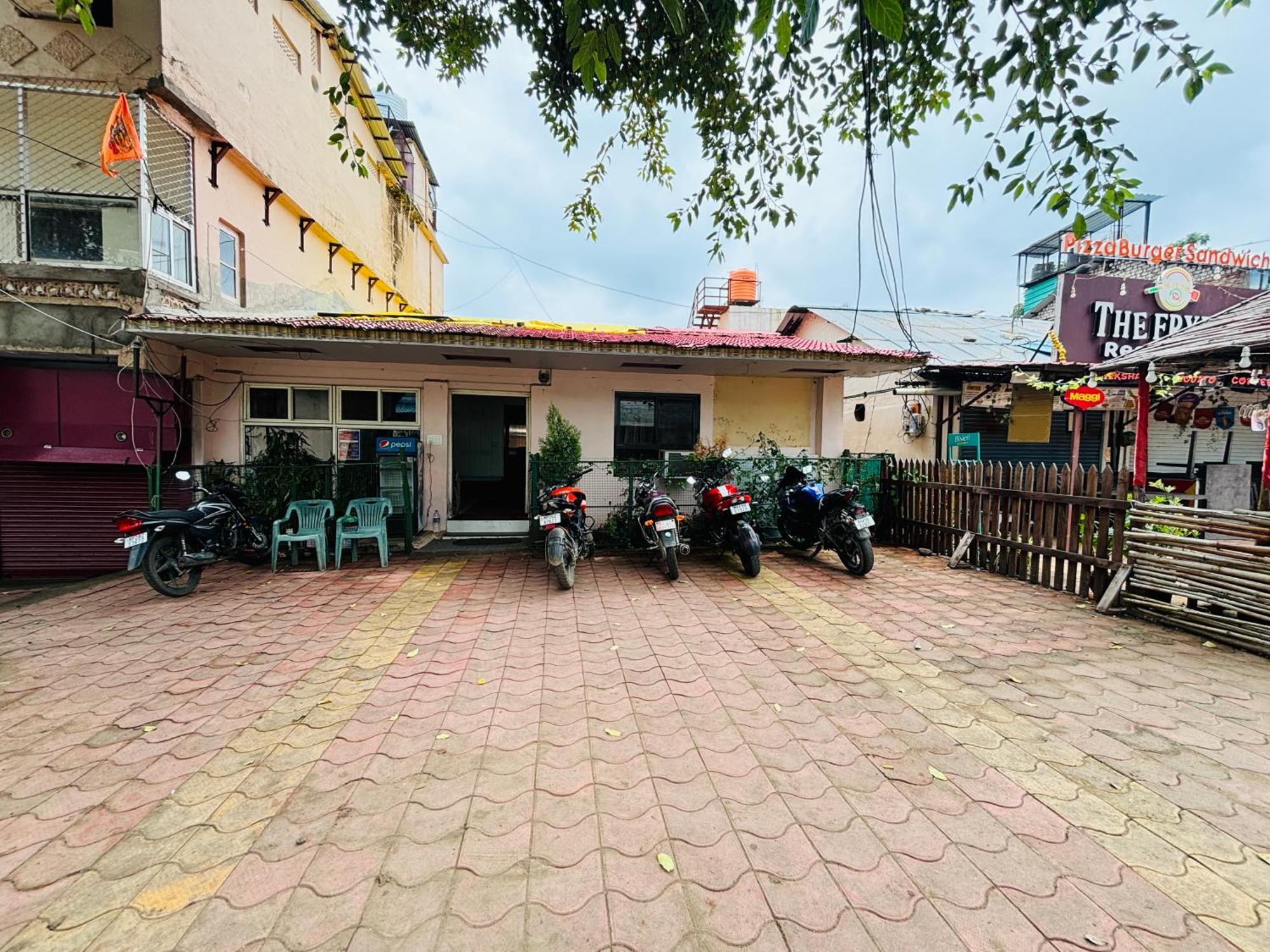 Hotel Paradise Stays Pachmarhī Extérieur photo